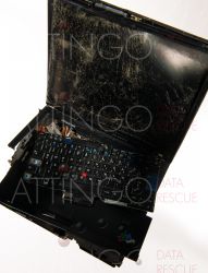 ID 147 laptop ibm zerstoert runtergefallen seitlich