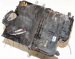 ID 224 unterseite verbrannt laptop maus stift kabel