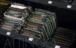 ID 160 festplatten regal lager 25zoll nahaufnahme