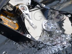 festplatte offen wasser halb2