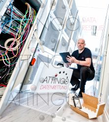 rechenzentrum attingo koffer festplatte karton datenretter2